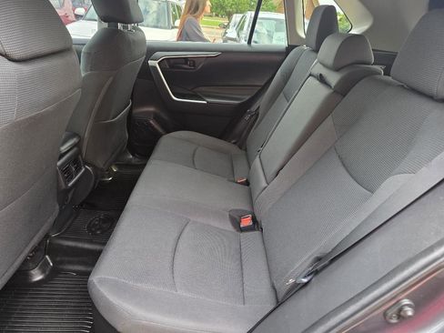 Used 2021 Toyota RAV4 LE AWD/4WD image 24