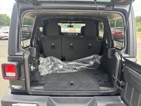 Used 2022 Jeep Wrangler Unlimited Sport AWD/4WD image 8