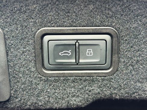 Used 2021 Audi A8 L 3.0T image 13