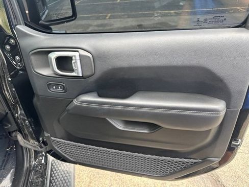 Used 2019 Jeep Wrangler Unlimited Sahara AWD/4WD image 14