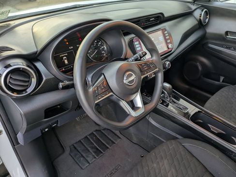 Used 2023 Nissan Kicks SV image 13