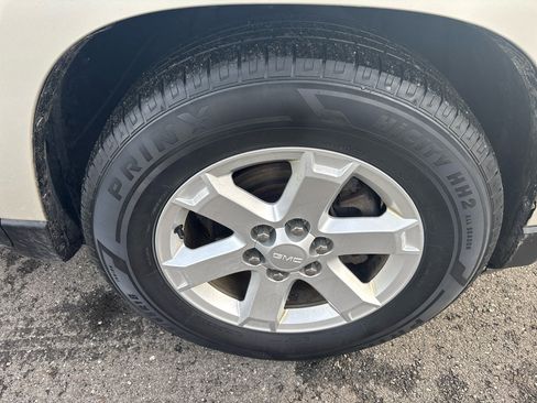 Used 2014 GMC Acadia SLE image 23