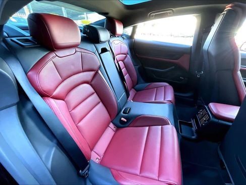 Used 2022 Porsche Taycan image 19