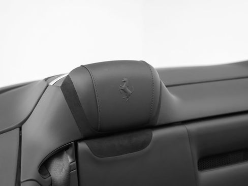 Certified 2025 Ferrari Roma Spider RWD image 21