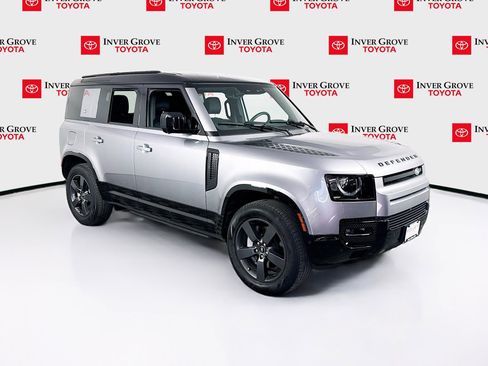 Used 2024 Land Rover Defender 110 X-Dynamic SE AWD/4WD image 3