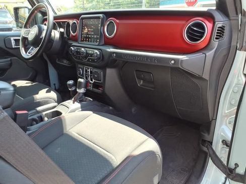 Used 2023 Jeep Wrangler Unlimited Rubicon w/ Cold Weather Group AWD/4WD image 9