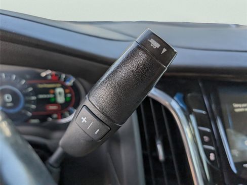 Used 2018 Cadillac Escalade Luxury RWD image 17