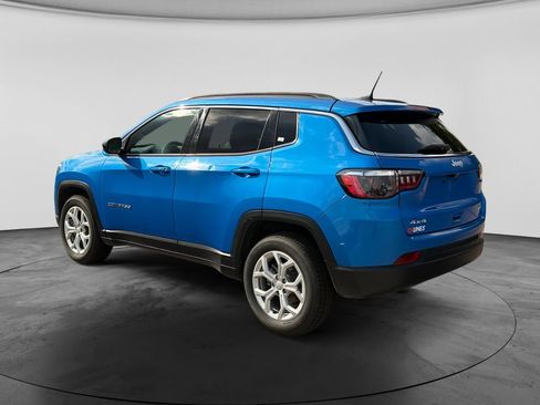 Used 2024 Jeep Compass Latitude AWD/4WD image 6