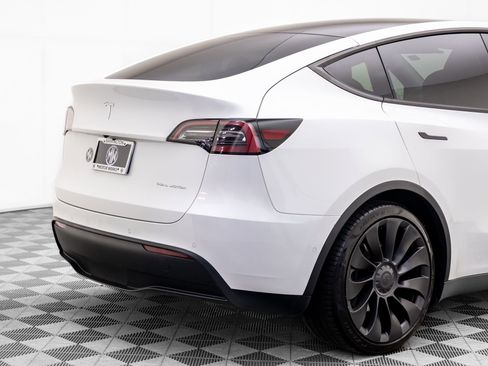 Used 2022 Tesla Model Y Long Range image 31