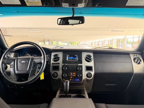 Used 2017 Ford Expedition XLT AWD/4WD image 30