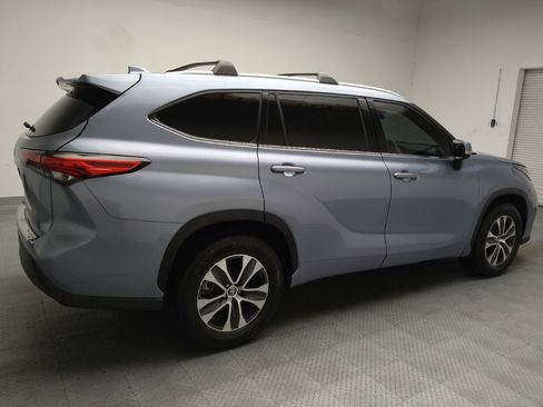 Used 2022 Toyota Highlander XLE FWD image 10