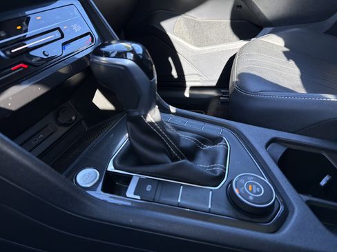 Certified 2023 Volkswagen Tiguan SE w/ Panoramic Sunroof Package image 23