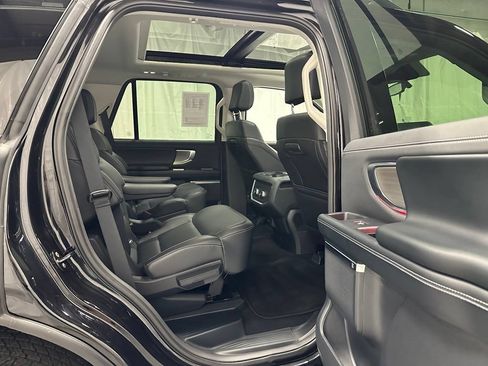 Used 2025 Ford Expedition Platinum AWD/4WD image 50