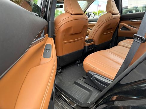 Used 2023 INFINITI QX60 Sensory w/ Cargo Package AWD/4WD image 12