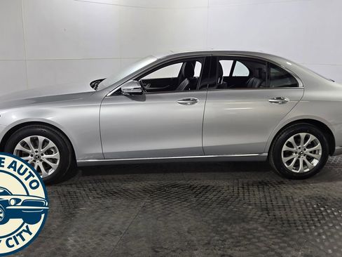 Used 2018 Mercedes-Benz E 300 4MATIC w/ Premium 3 Package (Q03) image 4