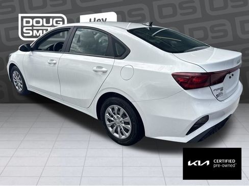 Certified 2022 Kia Forte Sedan FWD image 3