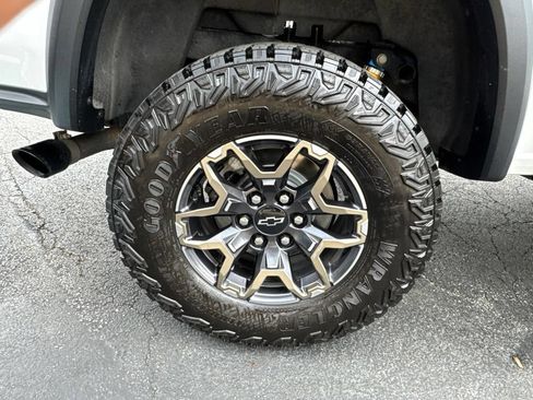Used 2024 Chevrolet Colorado ZR2 w/ ZR2 Convenience Package III AWD/4WD image 50