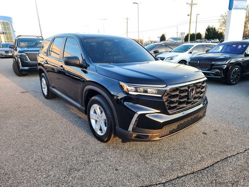 Used 2023 Honda Pilot LX image 2