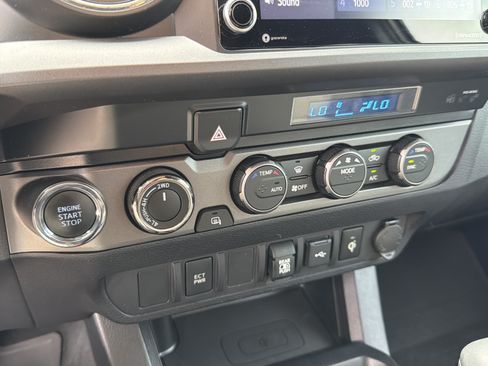 Certified 2021 Toyota Tacoma TRD Off-Road AWD/4WD image 8