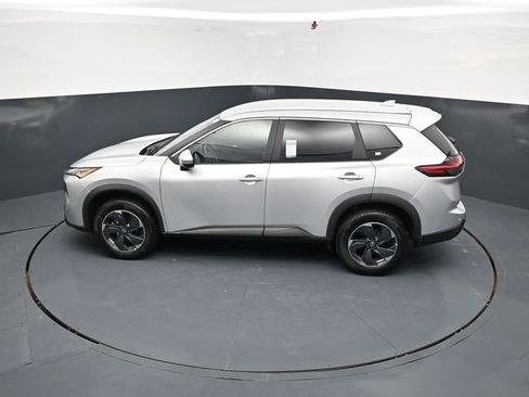 Used 2024 Nissan Rogue SV FWD image 41