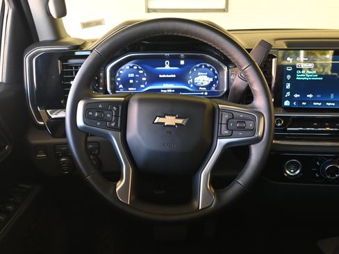 Used 2023 Chevrolet Silverado 1500 LT image 23