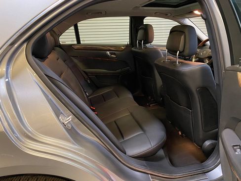 Used 2010 Mercedes-Benz E 350 4MATIC Sedan image 23
