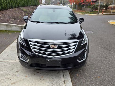 Used 2017 Cadillac XT5 FWD image 2