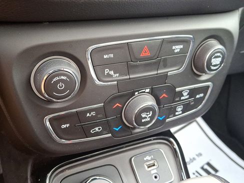 Used 2019 Jeep Compass Limited w/ Safety & Security Group image 16