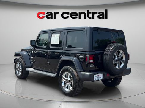 Used 2021 Jeep Wrangler Unlimited Sahara w/ Cold Weather Group AWD/4WD image 3