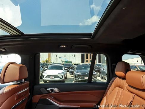 Used 2025 BMW X7 M60i AWD/4WD image 13