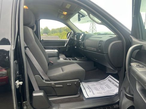 Used 2011 Chevrolet Silverado 2500 LT w/ Interior Plus Package AWD/4WD image 7