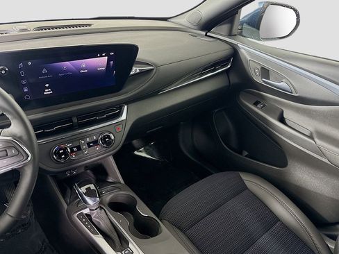 Used 2025 Buick Envista Preferred w/ Convenience I Package image 24