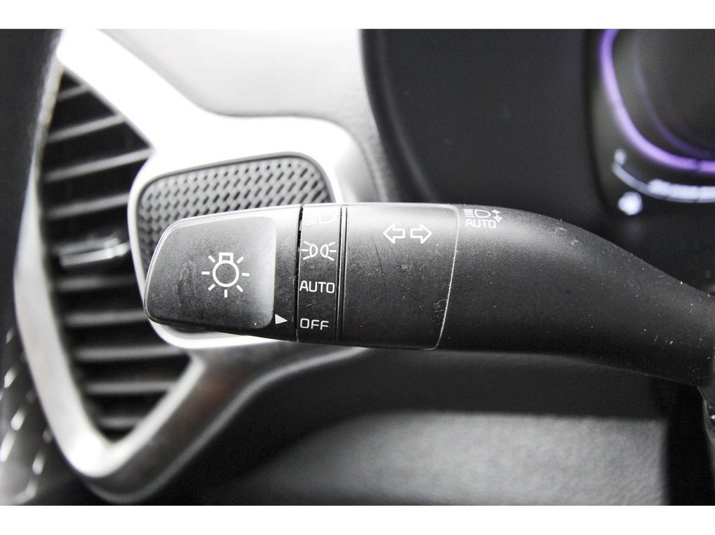 Used 2025 Kia Soul LX w/ LX Technology Package FWD image 17