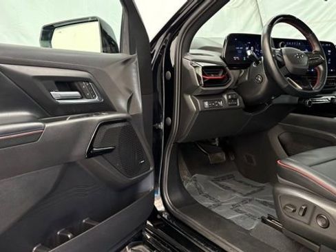Used 2025 Chevrolet Silverado EV RST AWD/4WD image 35