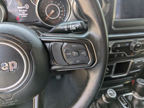 Used 2022 Jeep Gladiator Sport AWD/4WD image 17