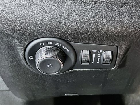 Used 2023 Jeep Compass Latitude AWD/4WD image 10