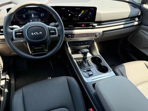 New 2026 Kia Carnival EX FWD image 2