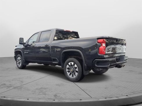 Used 2024 Chevrolet Silverado 2500 Custom w/ Custom Value Package image 4