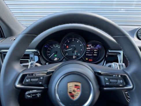 Used 2026 Porsche Macan AWD/4WD image 32