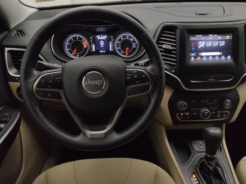 Used 2019 Jeep Cherokee Latitude w/ Popular Appearance Group FWD image 22