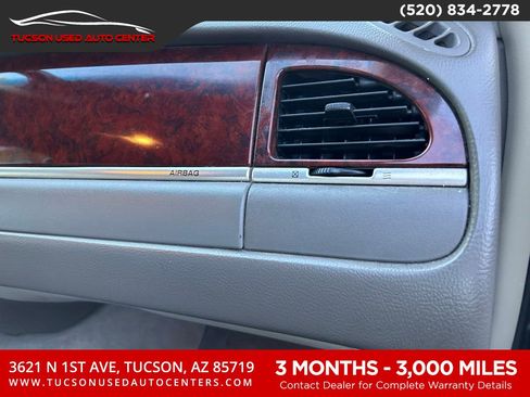 Used 2003 Lincoln Town Car Signature image 23