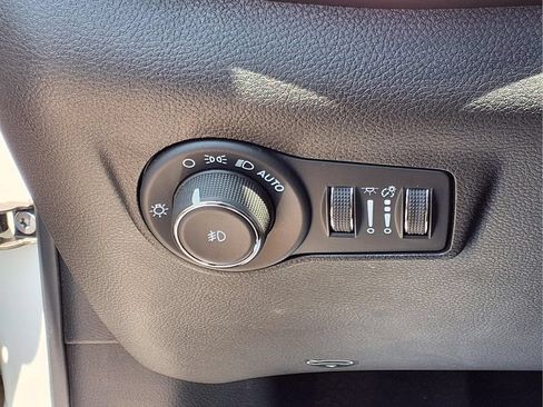 Used 2025 Jeep Compass Limited AWD/4WD image 19