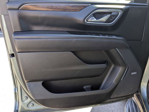 Used 2023 Chevrolet Suburban Premier image 11