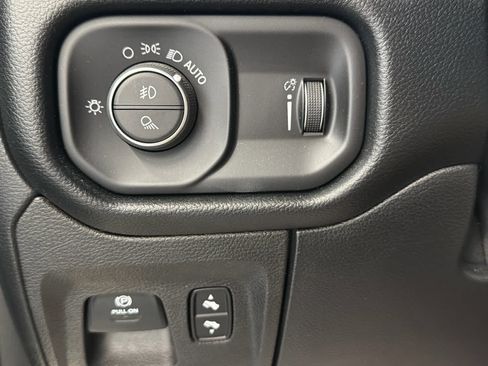 Used 2021 RAM 1500 Big Horn RWD image 39