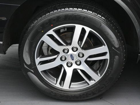 Used 2024 Ford Expedition Limited AWD/4WD image 9