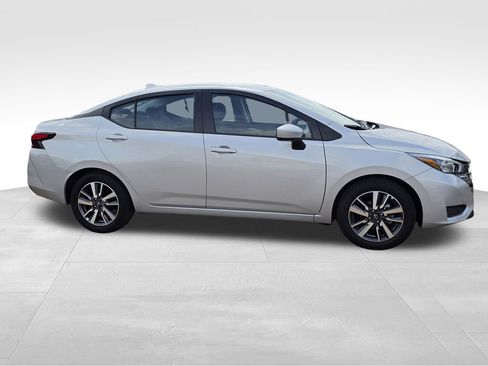 Used 2025 Nissan Versa SV FWD image 5