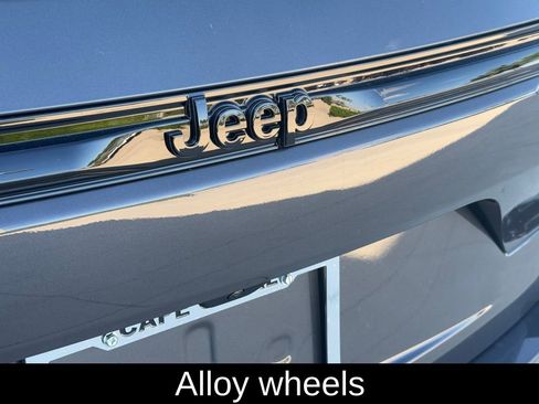 New 2025 Jeep Grand Cherokee Altitude image 30