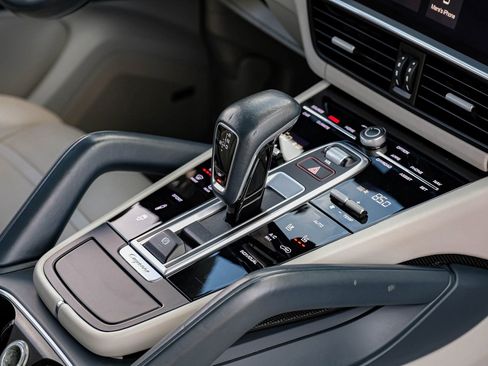 Used 2019 Porsche Cayenne S AWD/4WD image 22
