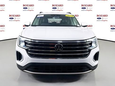 Used 2024 Volkswagen Atlas SE image 2