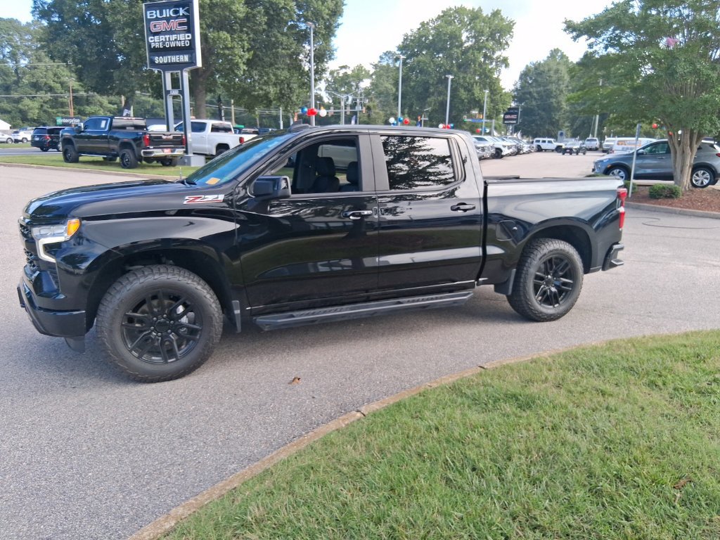 Used 2023 Chevrolet Silverado 1500 RST AWD/4WD image 2